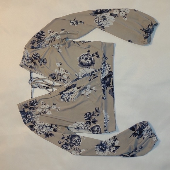 Olive Tree Tops - 𝅺Olive Tree Beige Cropped Floral Blouse with a Tie Back